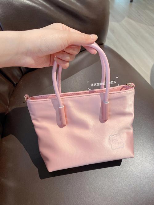 送女孩子什么包好,送女孩子什么包好呢