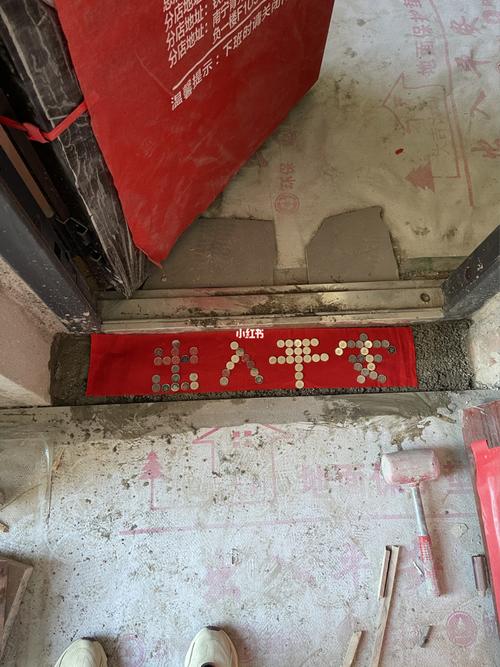 建筑公司给员工发礼物，建筑公司给员工发礼物怎么说，贴过门石需要给工人包红包吗？