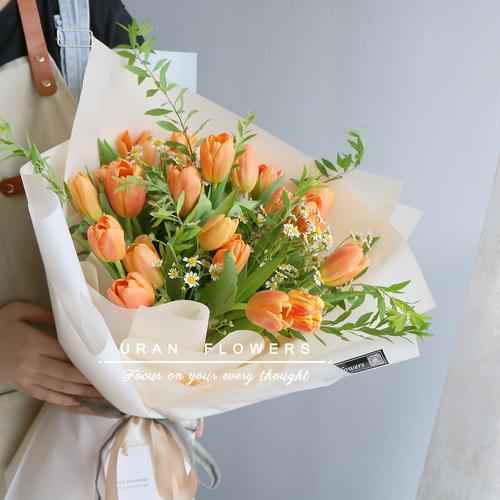 送闺蜜围巾什么颜色好,送闺蜜郁金香什么颜色