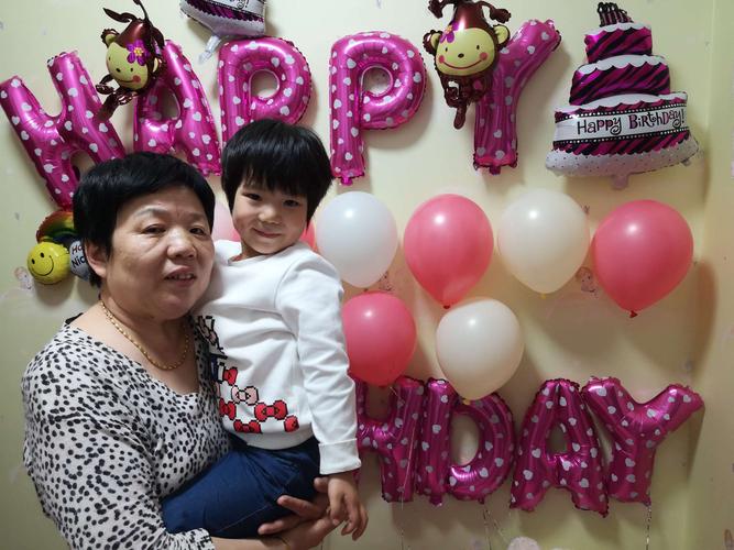 生孩子姥姥给买什么礼物好,妈妈生的孩子是姥姥的什么