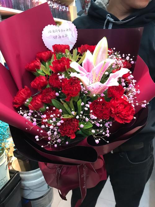 妈妈生孩子我送什么,妈妈生产送什么花