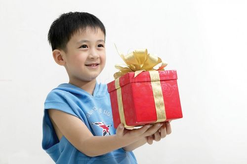 带小孩子应该注意什么礼物,带小孩要注意什么问题