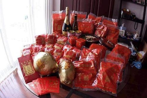 包含公司年礼送男同事什么好的词条