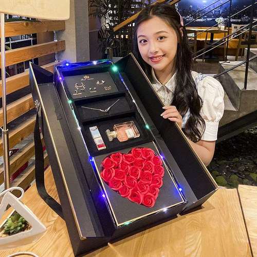 追女孩子送什么比较好.,追女孩一般送什么礼物好