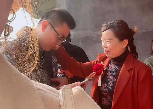 堂姐生孩子送什么好,堂姐生的孩子叫我叫什么