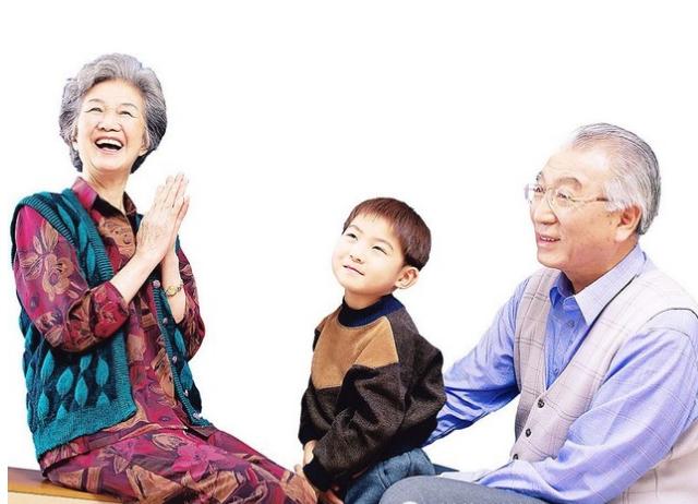 老人看孩子辛苦送什么礼物,老人给看孩子