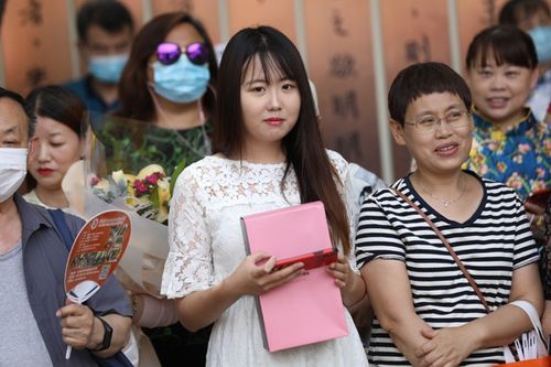 姐姐家孩子考大学送什么,姐姐家孩子考大学送什么好