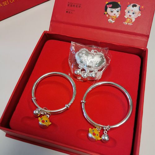 未满月的小孩子应该送什么，未满月的小孩子应该送什么礼物好
