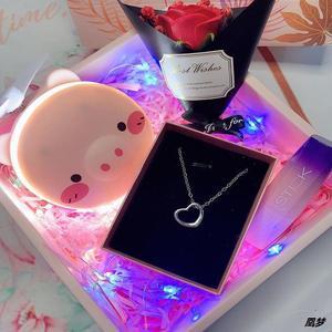 女闺蜜过生日买啥生日礼物,,给女闺蜜送什么礼物好?