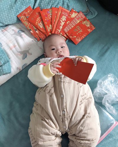 送小孩子礼物，送小孩子礼物送什么好，刚出生的婴儿，作为舅妈舅舅应该送什么？