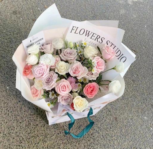 第一次送女孩子花，第一次送女孩子花送什么花，第一次见面送女生什么花？