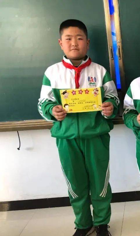 小学孩子送礼,小学孩子送礼送什么好,小学优秀少先队员和三好学生奖品有哪些?