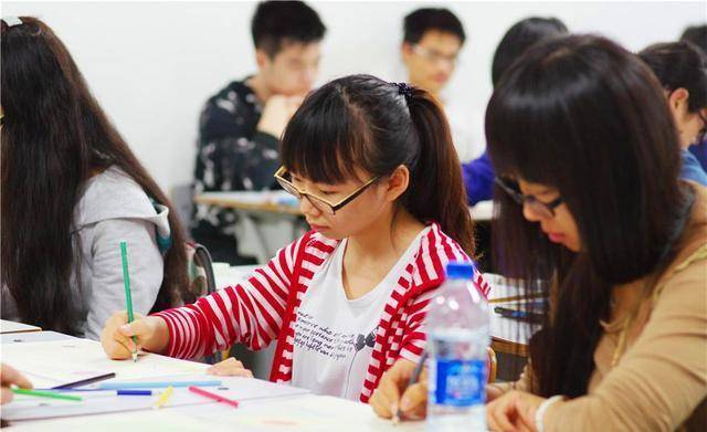 孩子考上大学送礼，孩子考上大学送多少钱合适，急，亲们帮忙，挂科拿不到毕业证给老师送钱，应该怎么送？