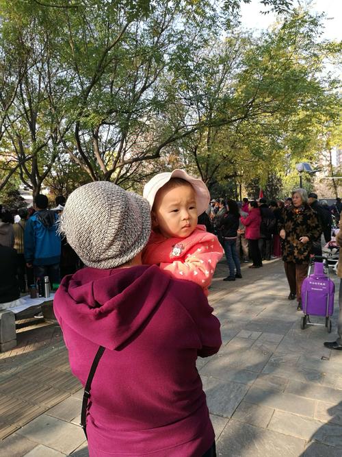 奶奶帮带孩子买礼物,,孙子百天奶奶都准备什么?
