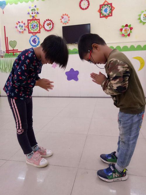 关于孩子见面礼的,,小孩见面礼一般给多少?