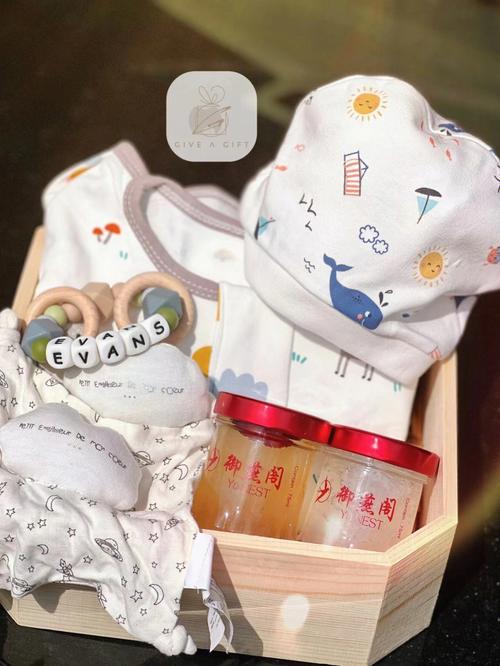 刚满月的孩子送点啥,,孩子满月送什么?