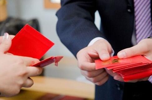 领导生孩子不送礼物,,领导生孩子发红包不收该怎么回复?