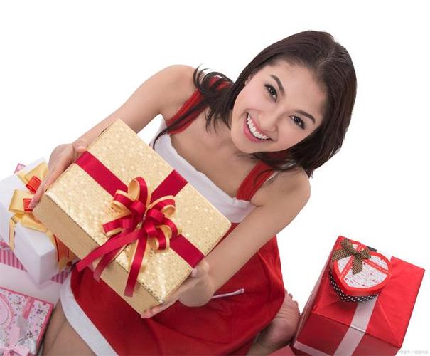女孩子暗示送礼物,,一个女生要求我送她礼物是什么意思?