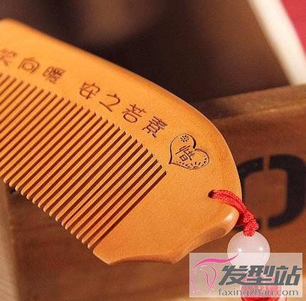 送女孩子有寓意的东西,,女生送她扎头发的东西给男生,有什么含义?大神们帮帮忙?