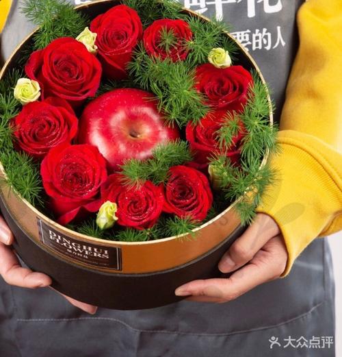 平安夜送女孩子是,平安夜送女孩子是什么寓意,平安夜送玫瑰花合适吗?