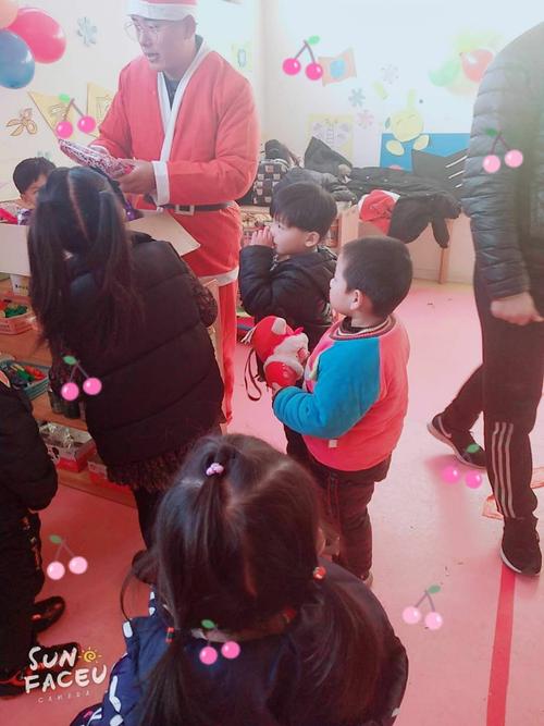 父母送上幼儿园孩子小礼物,父母送给幼儿园孩子的礼物,幼儿园送礼物可以送什么?