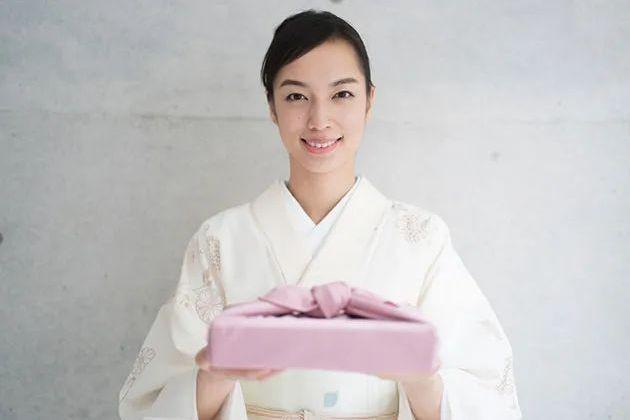 送日本客户礼物,送日本客户礼物禁忌,给日本人送什么礼物最好?