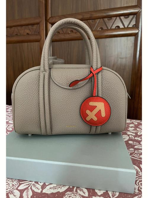 送客户包品牌,,songmont包怎么样?
