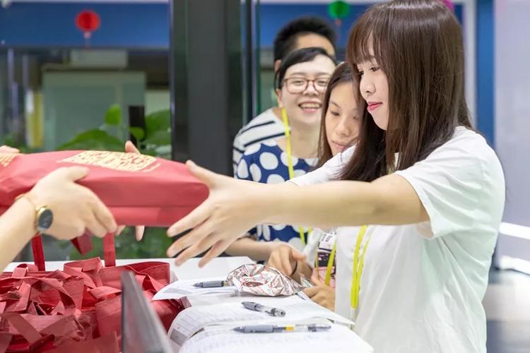 国外客户中秋礼物,,工商银行中秋节送客户礼品吗?