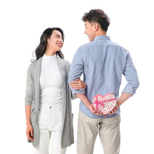 做服装送客户礼品，，女人送男人衣服什么意思？
