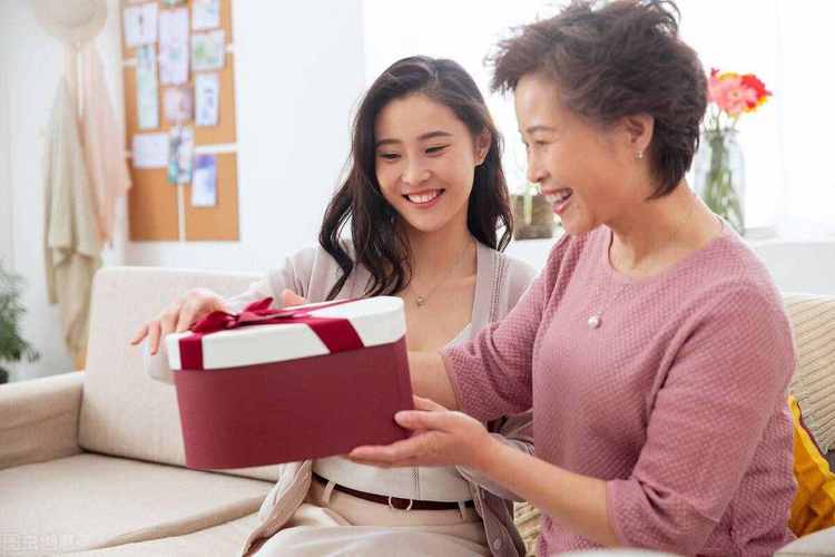 500块以内送给客户,500块以内送给客户的礼物,送女性长辈什么礼物?50岁,同事要退休了,300-500左右的礼物?