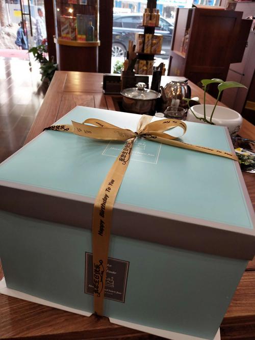 客户生日送礼品都送啥,客户生日送礼品都送啥好,蛋糕店可以送客户什么小礼物?