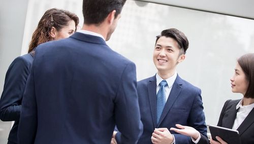 去拜访客户每次都得送礼吗,,送礼能说当面拜访吗?