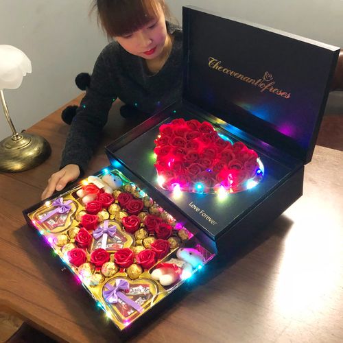浪漫礼物送老婆,,过年老婆放假回来,去机场接她,准备点什么能让她惊喜?