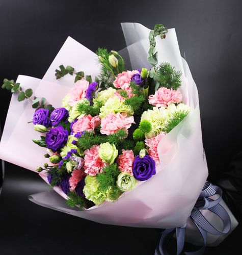 母亲节送老师花,母亲节送老师花合适吗,女儿送妈妈母亲节花文案?
