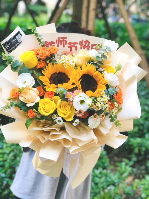 教师节送老师花,教师节送老师花送几朵,教师节送一束还是一朵花?