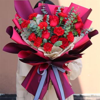 送给老师过生日的花,送给老师过生日的花束,学生(君升)祝导师(王老师)生日快乐藏头诗谢谢急用?