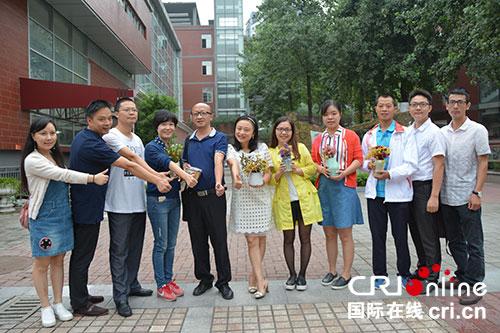 教师节送老师枕头巾，教师节送老师枕头巾合适吗，同事退休送什么纪念品？