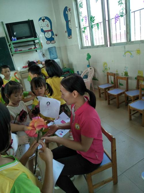 送礼物给幼儿园老师,送礼物给幼儿园老师怎么说好,怎么给幼儿园给老师送礼?