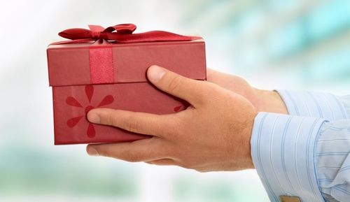 客户索要节日礼品怎么拒绝，客户索要节日礼品怎么拒绝呢，怎么拒收女生的红包理由？