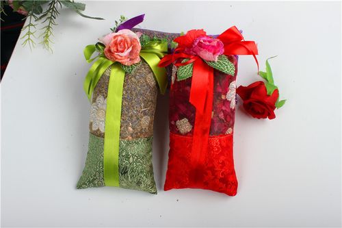 送老师枕头能送一个吗，送老师枕头能送一个吗女生，送老师香包里面要什么花香？