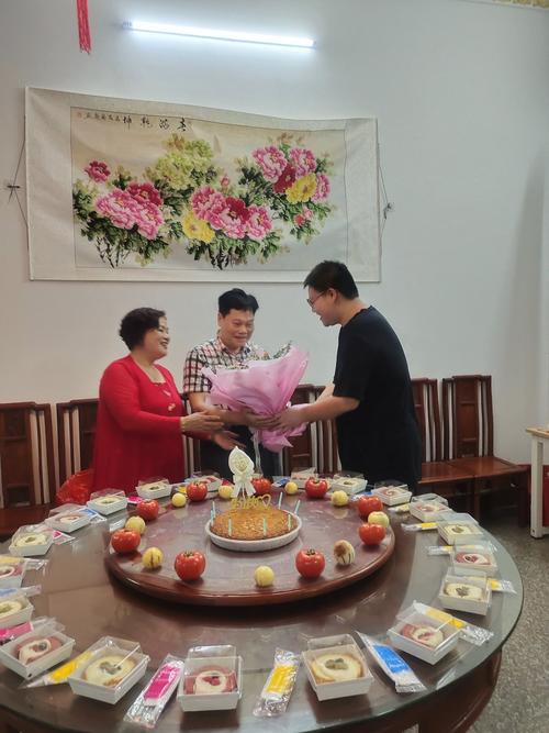 送礼品给农村客户送什么好,,认干儿子送什么见面礼?