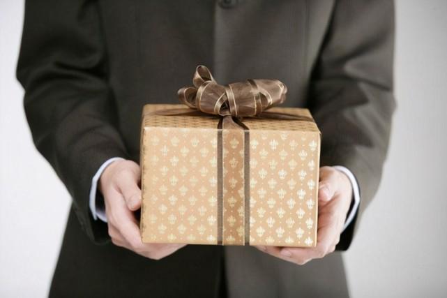 送同事礼品,,求人办事礼品如何选择?