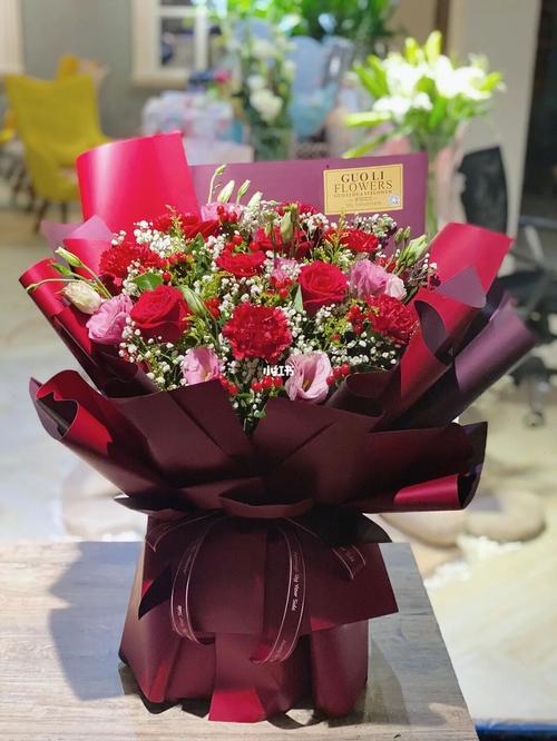 老婆34岁生日送什么，老婆34岁生日送什么花，34岁女性生日礼物送什么更有意义呢？