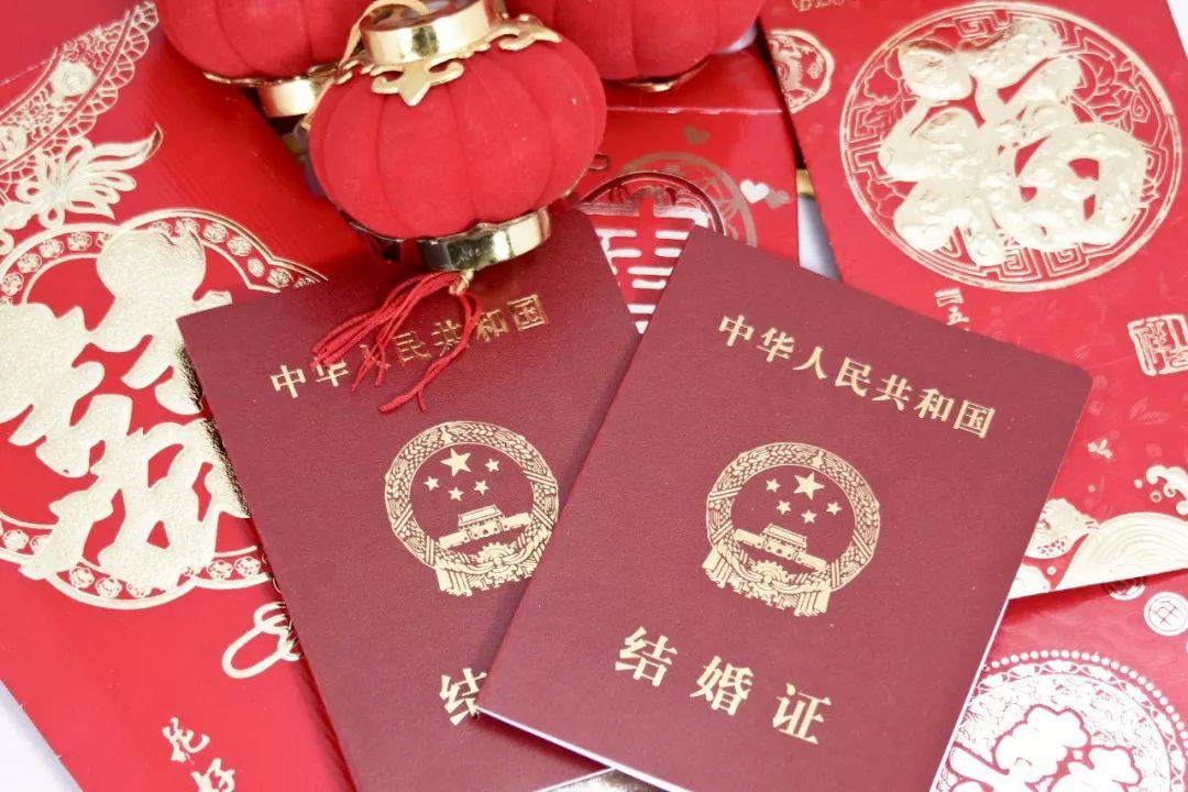 领证送老婆什么礼物,领证送老婆什么礼物好,领结婚证需要给对象准备什么?