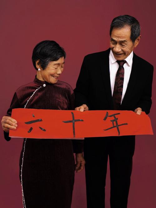 老人金婚礼品，老人金婚礼品图片大全，如何庆祝父母金婚？