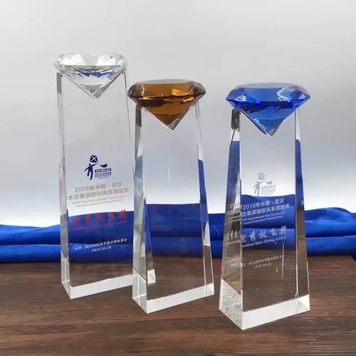 各种水晶礼品,,水晶奖杯批发?