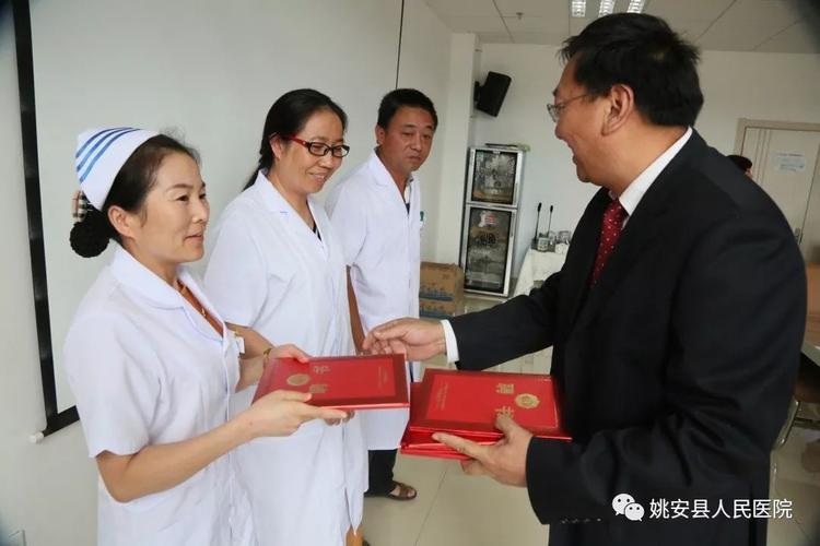 老师是医生送什么礼物,老师是医生送什么礼物比较好,医生里的讲师是什么职称?