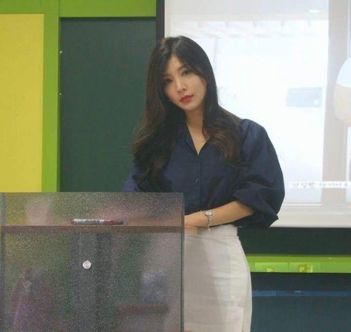 送年轻女老师什么好,送年轻女老师什么好呢,送年轻女老师什么好
