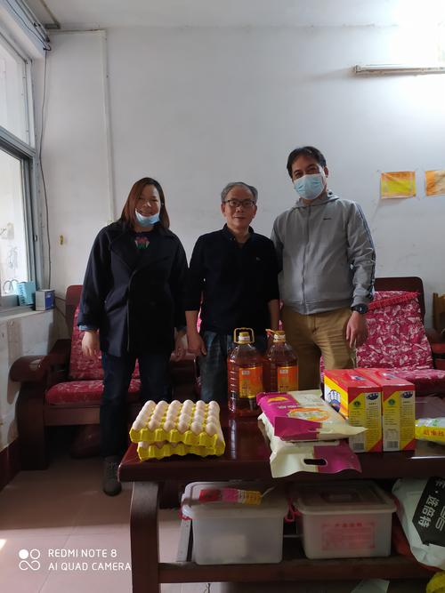 看望退休老师送什么东西,看望退休老师送什么东西好,慰问退休干部礼物?