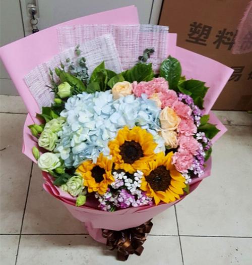 老师女儿过生日送什么好,老师女儿过生日送什么好呢,女学生送男老师花合适吗?